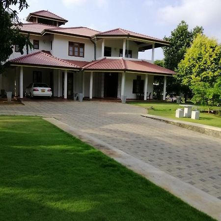 Golden Residence Анурадхапура Екстериор снимка