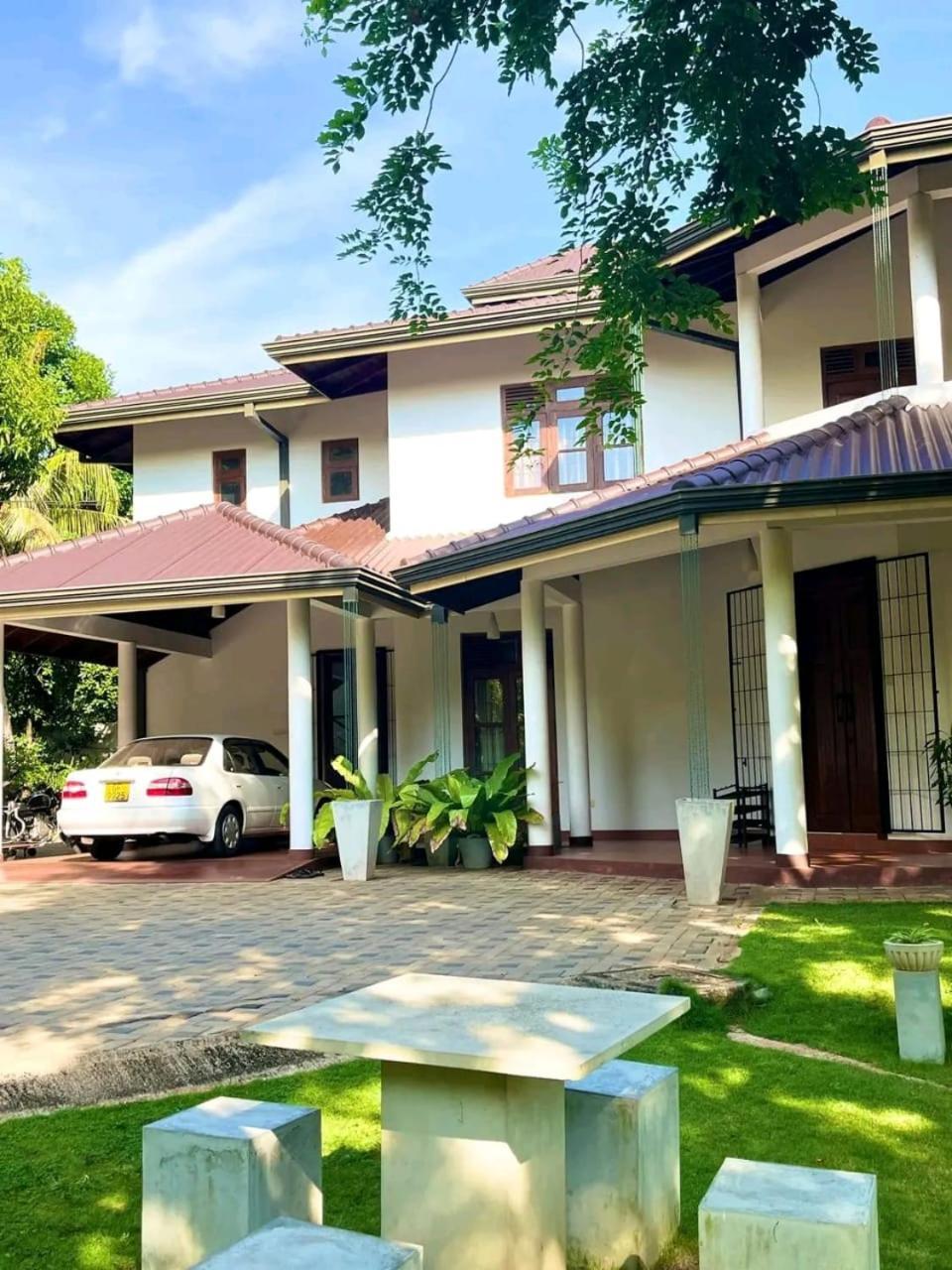 Golden Residence Анурадхапура Екстериор снимка