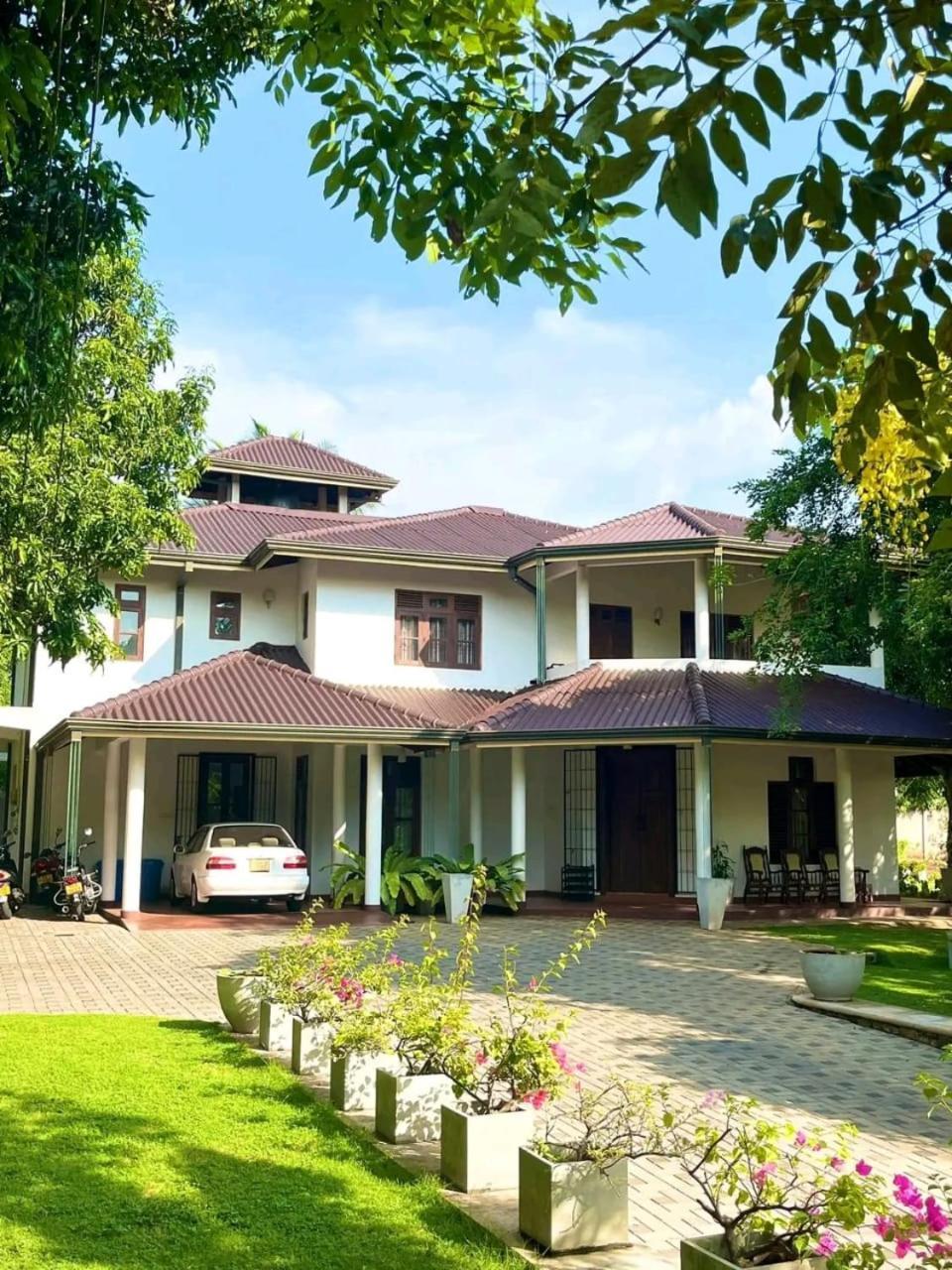 Golden Residence Анурадхапура Екстериор снимка